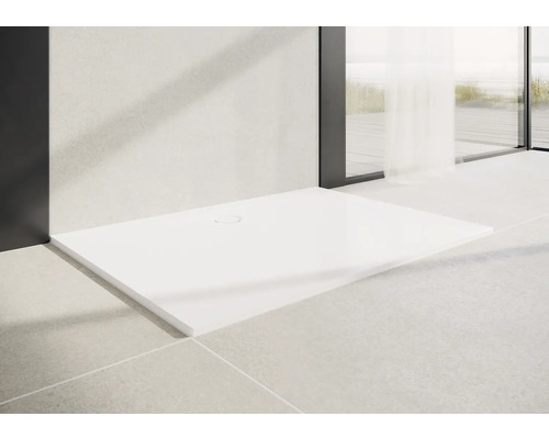 Gelijkvloerse douchebak in moderne badkamer