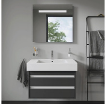 Moderne badkamer met wastafelonderkast, spiegel met verlichting en handdoekrek