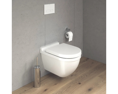 Wandcloset met toiletpapierhouder, bedieningspaneel en toiletborstel