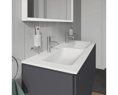 Dubbele wastafel met onderkast in badkamer