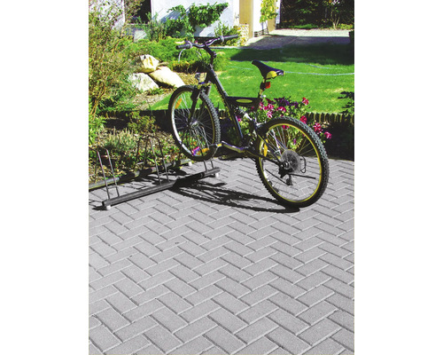 Fiets in een fietsenrek buiten