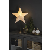 Decoratieve scène met verlichte ster, bolplanten en kleine kerstboom op een kast