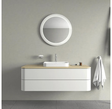 Moderne badkamer met wastafel, spiegel en opbergruimte