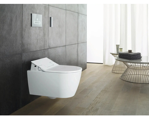 Wandhangend toilet met douchefunctie en bedieningspaneel in een badkamer