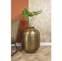 Decoratieve goudkleurige vaas met plant in interieur