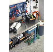 Werkplaats met werkbank, gereedschap en accessoires voor doe-het-zelvers