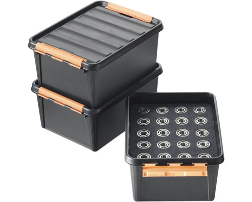 Drie zwarte opbergdozen van kunststof met oranje sluitingen, waarvan één met kogellagers