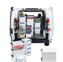 Bestelwagen met een lading vershouddozen