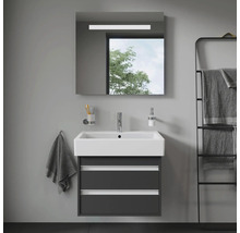 Moderne badkamer met wastafel, spiegel en handdoekenrek voor een stijlvolle inrichting