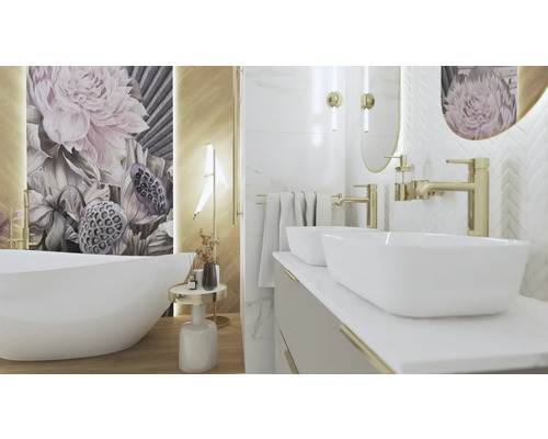 Badkamer met vrijstaand bad, wastafelmeubel met twee wastafels en spiegel