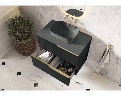 Moderne badkamer met wastafel, onderkast met lade en decoratie