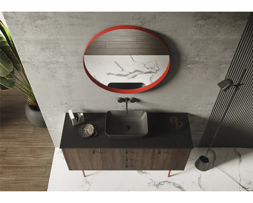 Badkamer met wastafelonderkast, opzetwastafel, spiegel en kraan