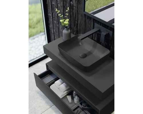 Wastafelmeubel met lades, opzetwastafel en kraan in de badkamer