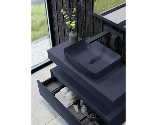 Moderne badkamer met wastafel, kraan en open lade-element