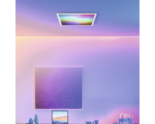 Modern kantoor met plafondlamp en bureau