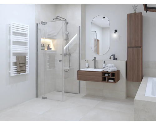 Badkamer met douche, wastafel, spiegel en handdoekradiator