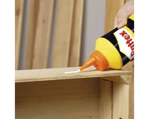 Houtlijm aanbrengen op een houten werkstuk