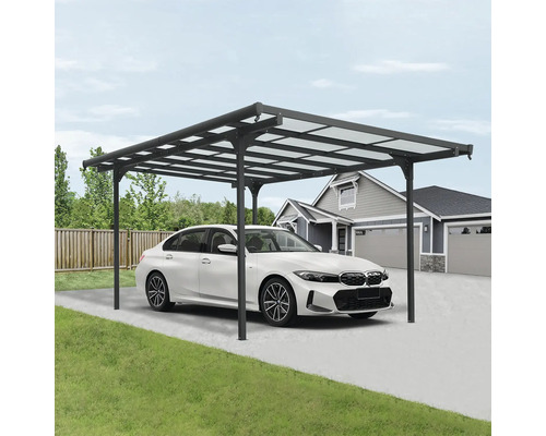 Vrijstaande carport van aluminium met een auto eronder geparkeerd.