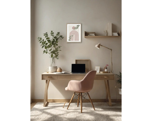 Werkkamer met bureau, stoel, plank en decoratie