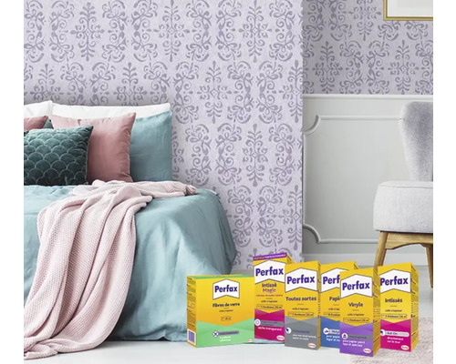 Slaapkamer met bed en behang, plus Perfax-lijm voor verschillende soorten behang