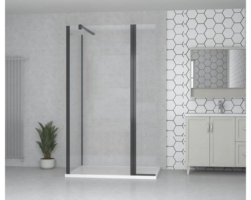 Badkamer met douchecabine, wastafelonderkast en radiator