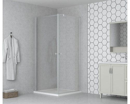 Hoekdouche met helder glas en douchebak in een lichte badkamer