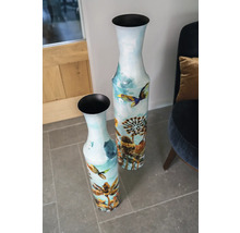 Twee decoratieve vazen met bloemmotieven