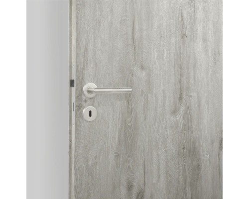 Grijze binnendeur met metalen handgreep en sleutelgat