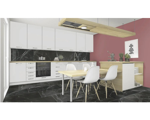 Moderne keuken met witte kasten, houten tafel en zwarte marmeren vloeren.