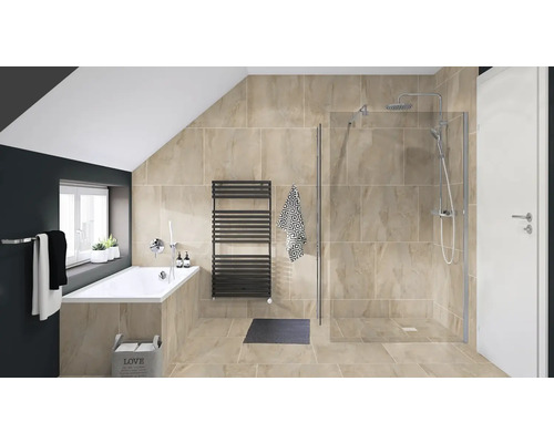 Badkamer met ligbad, douche en radiator