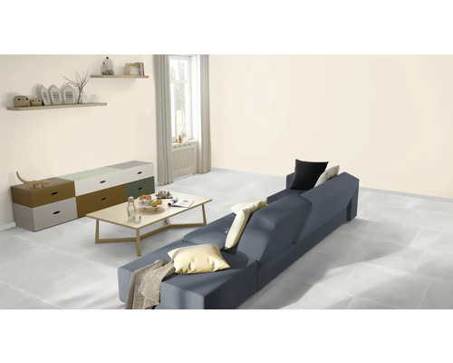 Woonkamer met bank, tafel en dressoir