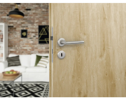 Detailopname van een binnendeur met deurklink en sleutelgat