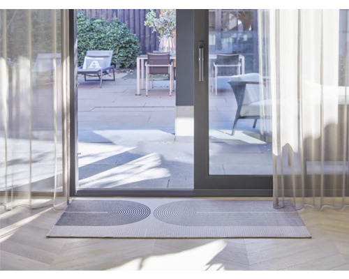 Deurmat met geometrisch patroon voor een terrasdeur