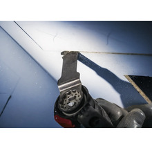 Oscillerend gereedschap snijdt materiaal