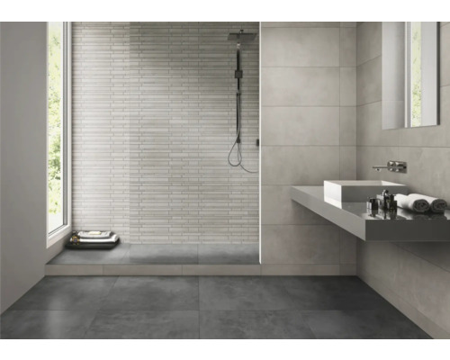 Moderne badkamer met douche, wastafel en grijze tegels