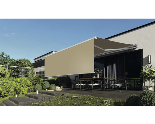 Terras met zonnescherm aan huis voor zonwering