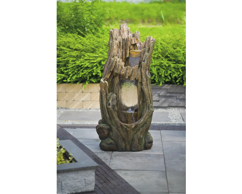 Decoratieve tuinfontein in boomstamoptiek met waterspel