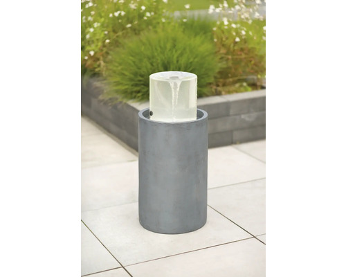 Waterspel met cilindrische vorm voor de tuin