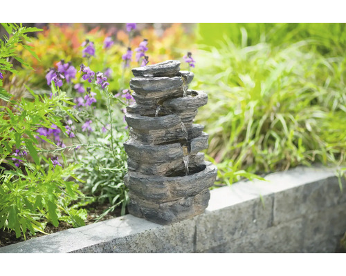 Gelaagde tuinfontein met rotsmotief en waterspel