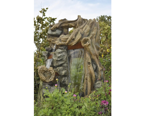 Tuinfontein met boomstam- en rotsmotief