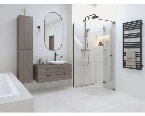 Moderne badkamer met douche, wastafel, spiegelkast en handdoekradiator