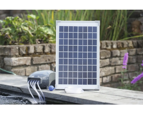 Zonne-vijverbeluchting met pomp en zonnepaneel voor tuinvijvers.