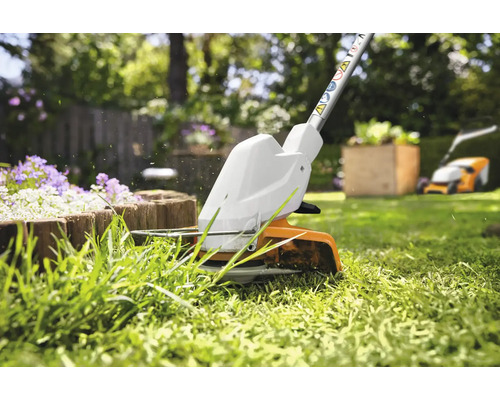 Gras trimmer in gebruik voor het trimmen van gras