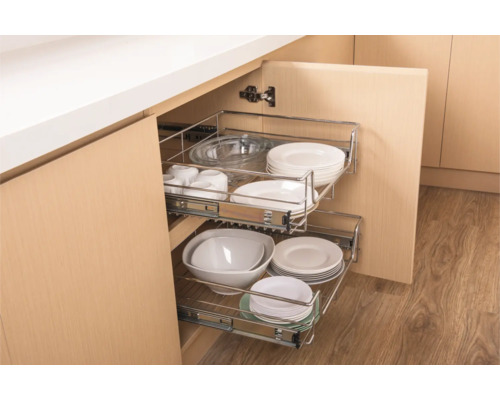 Keukenkast met uittrekbare draadmanden voor het opbergen van serviesgoed