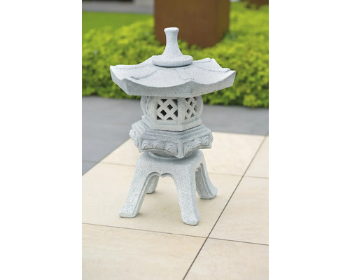 Tuinlantaarn van steen