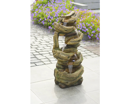 Gelaagde tuinfontein met houtlook en waterloop