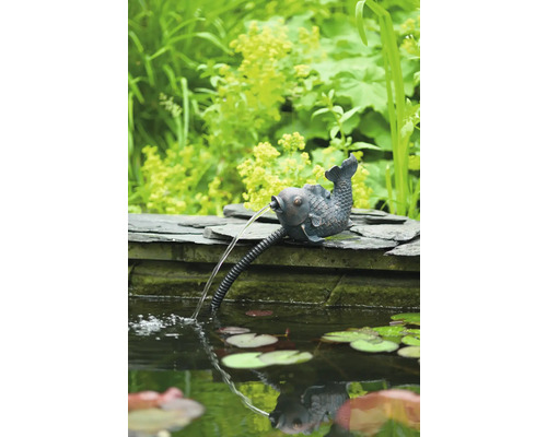Visfiguur als waterspuwer voor de tuinvijver