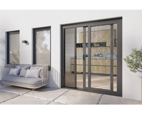 Buitenaanzicht met schuifraam en zithoek