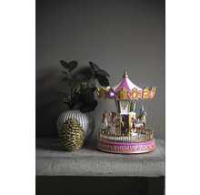 Decoratieve carrousel met verlichting, vaas en dennenappel op een tafel