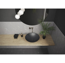 Moderne badkamer met ronde wastafel, spiegel en houten tafelblad